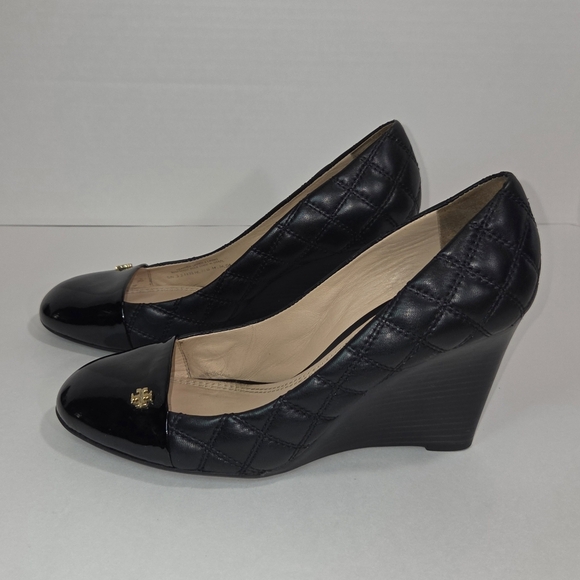 TORY BURCH CLAREMONT QUILTED LRATGER WEDGE PUMPS. - Picture 3 of 8